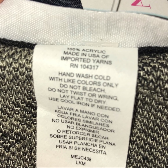 I’m in love with Derek Tribal Print Shawl Coverup - Picture 7 of 7